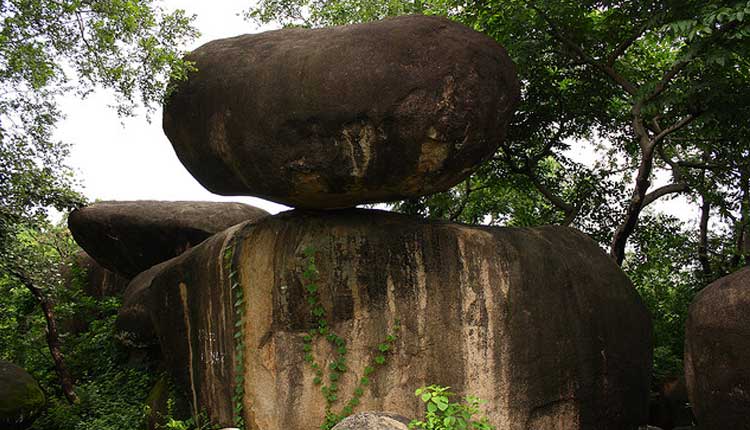 Jabalpur-Balancing-Rock