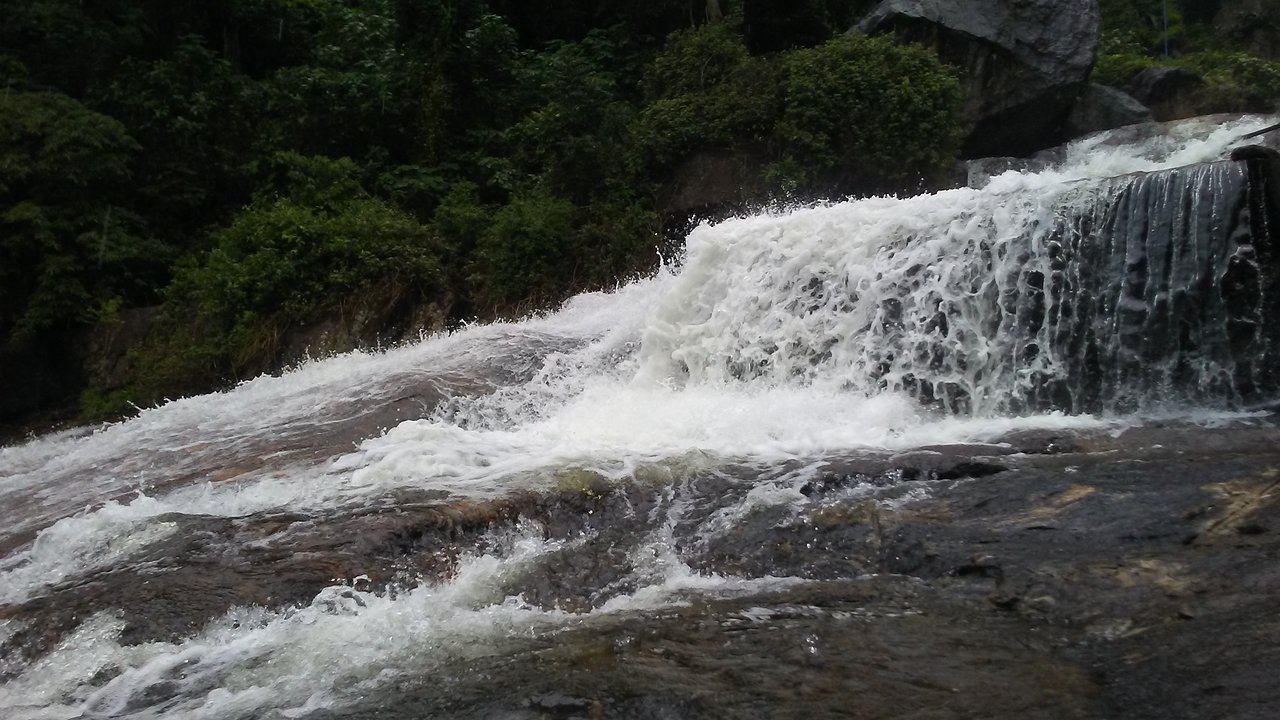 KOVAI-KUTRALAM-FALLS-coimbatore